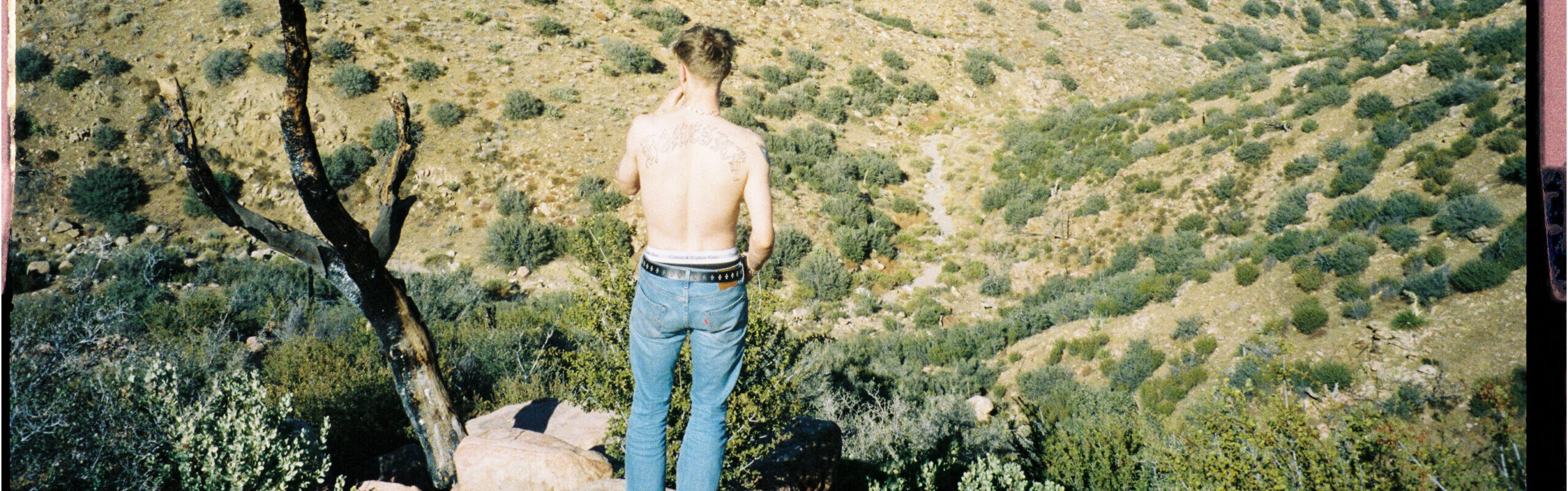 Belgische Indie-Sensation The Haunted Youth ist zurück mit neuer Single „Emo Song“ und kündigt zweites Album „Boys Cry Too“ für Februar 2026 an