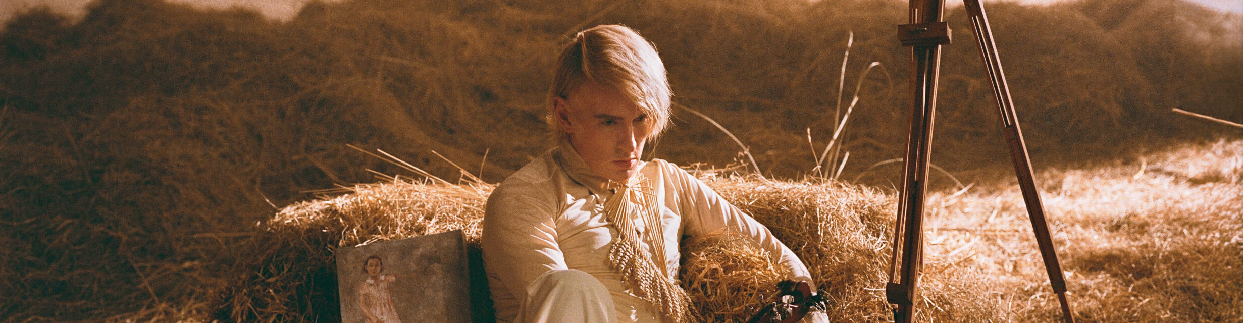 Art-Pop-Liebling Patrick Wolf veröffentlicht mit „Crying The Neck“ das erste einer vierteiligen Albumserie und schreibt über die transformative Kraft der Trauer