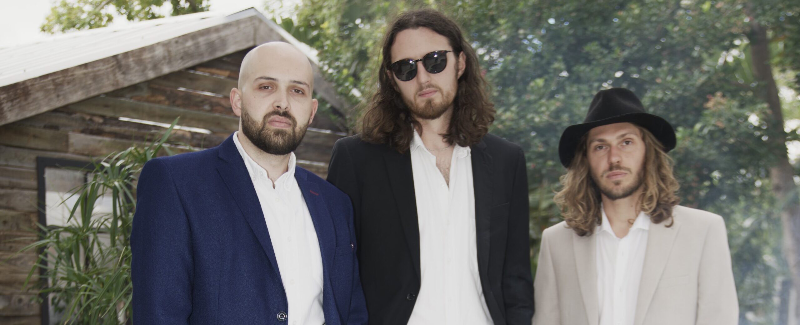 Jonathan Stephen Simons bricht mit „I’ll Wait For It“ von Negativ-Zyklen frei und beweist, wie viel Stärke in schwerelosen Melodien stecken kann