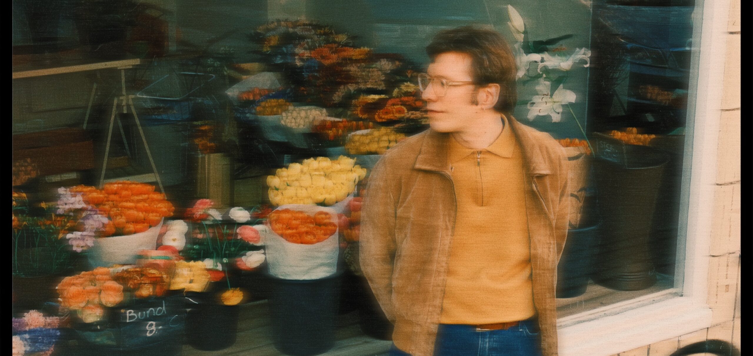 Ein Song, der zwischen Indie- und Surf-Rock tänzelt: Indie-Rock-Musiker Alrighty Aphrodite veröffentlicht sonnendurchdrungene Single „New In Town“