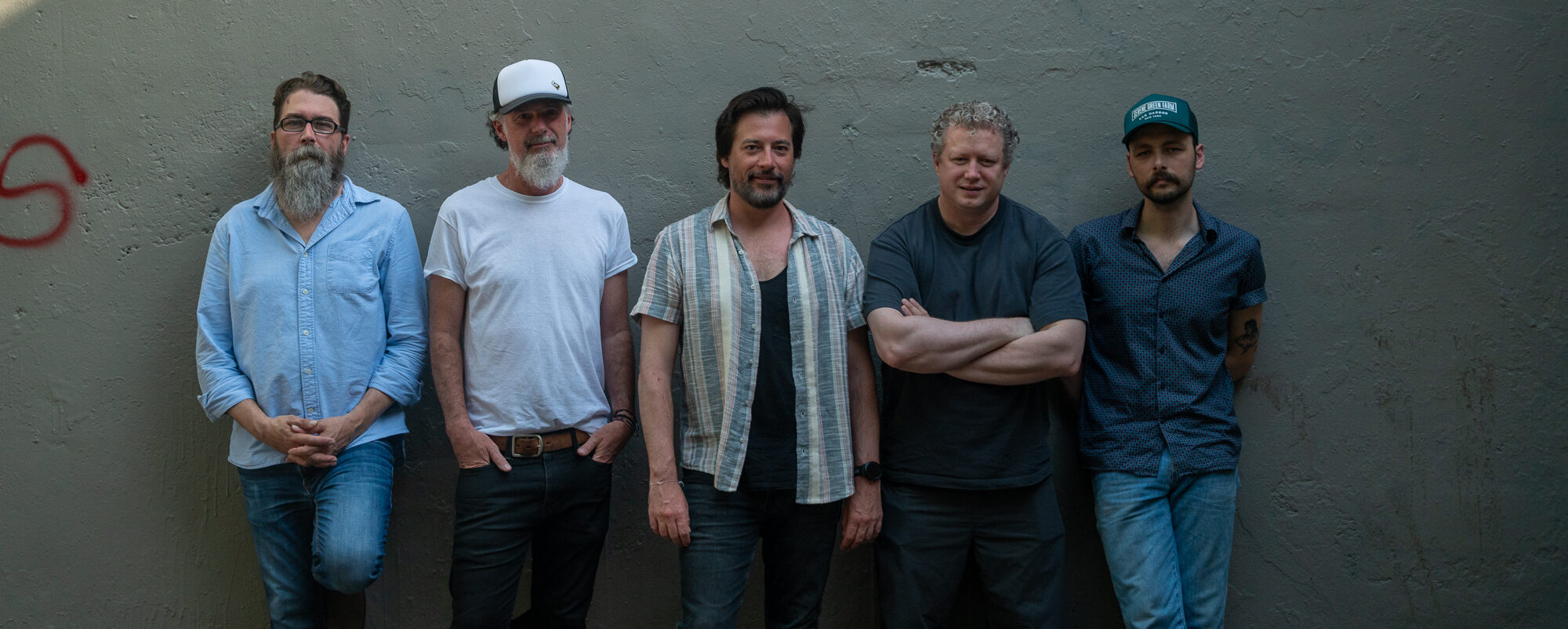 Alte Erinnerungen und neue Reisen: Kanadische Indie-Rock-Band The Sarandons reisen mit "Long Way Home" in die Kindheit zurück