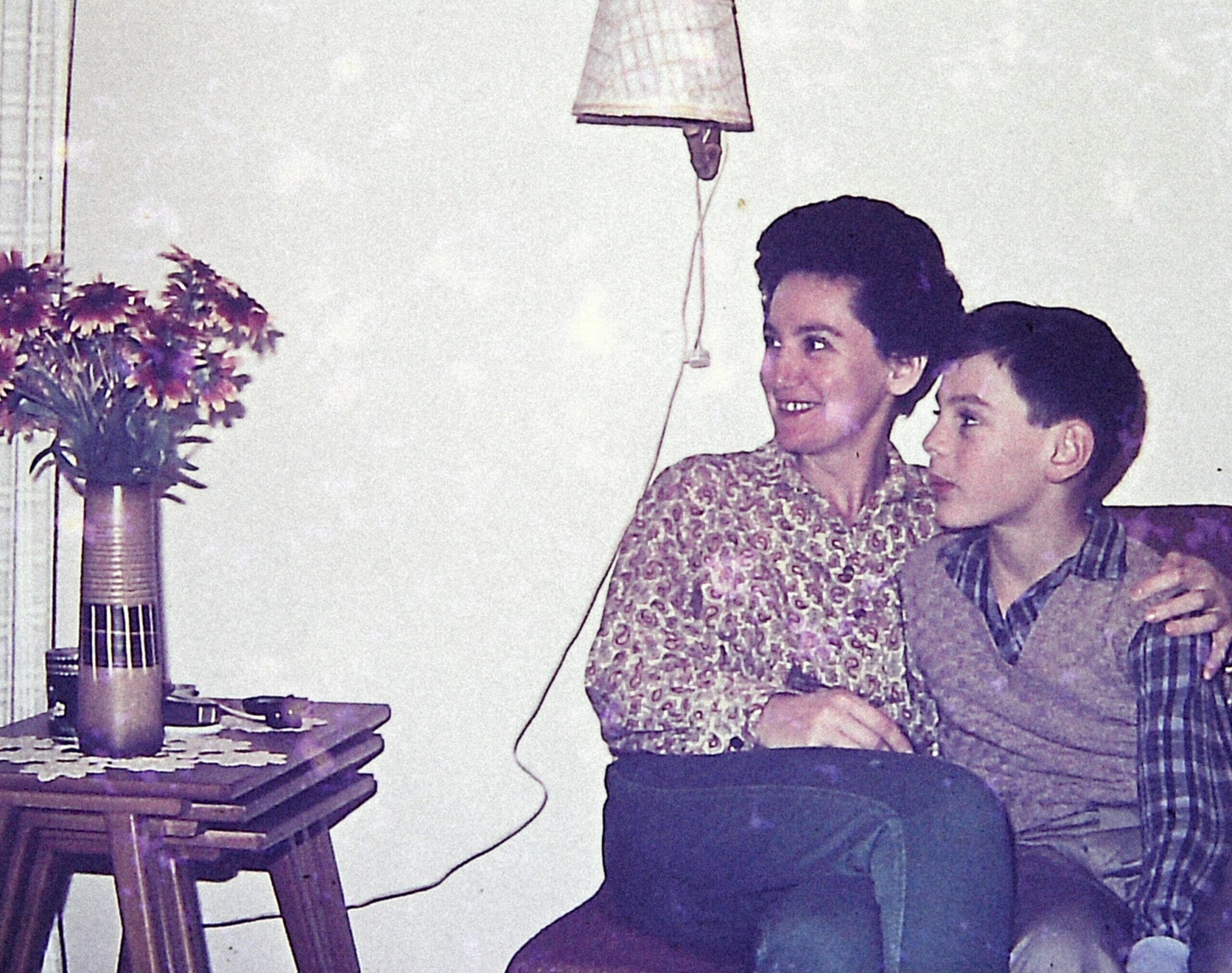 Gidon Carmel & Kyle Morton veröffentlichen tief persönliche Single “Robi the Son – 1978“ aus Konzeptalbum JOKA