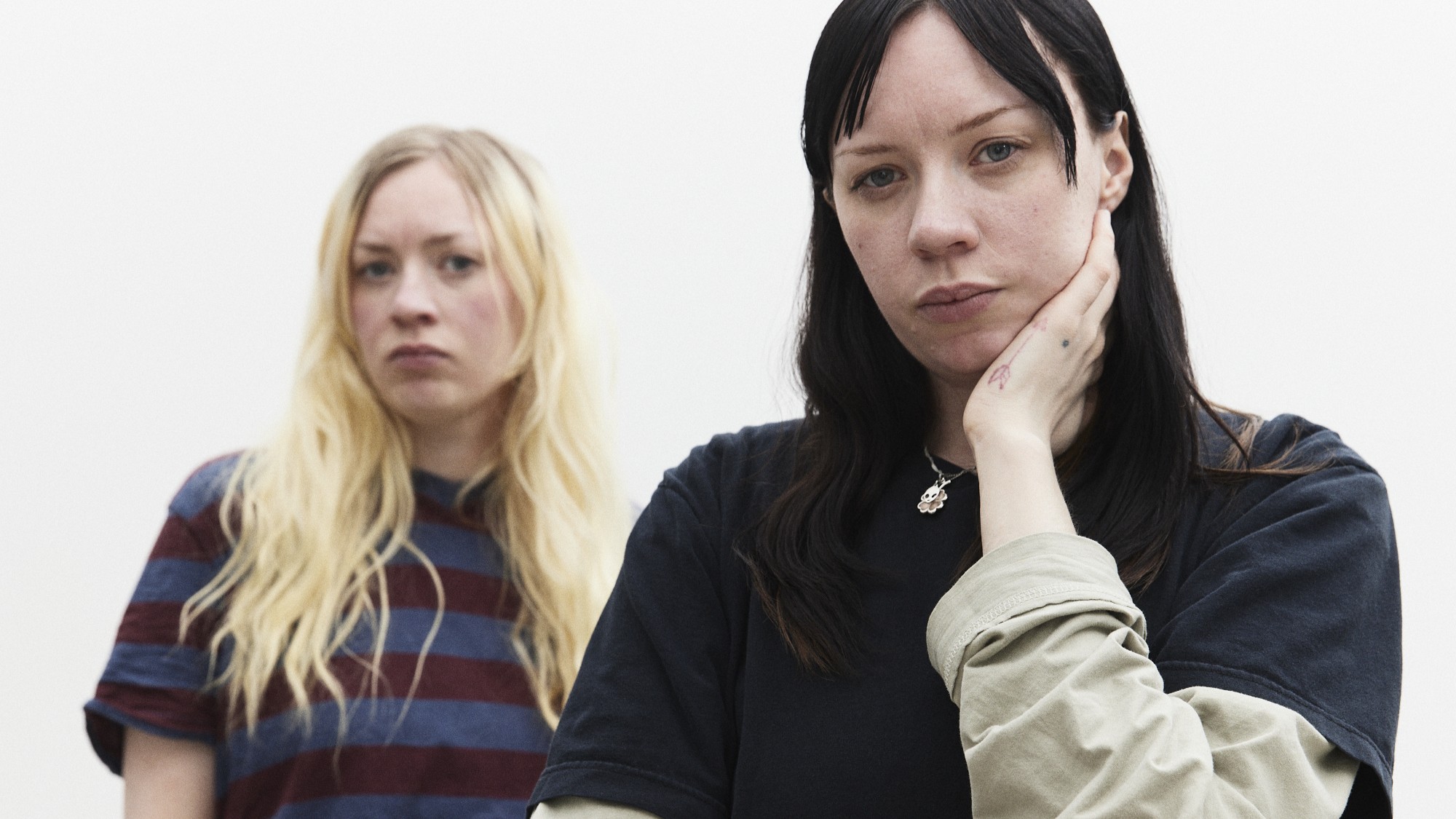 7ebra und ihr neues Album How to Land a Plane gegen das Chaos der späten Zwanziger